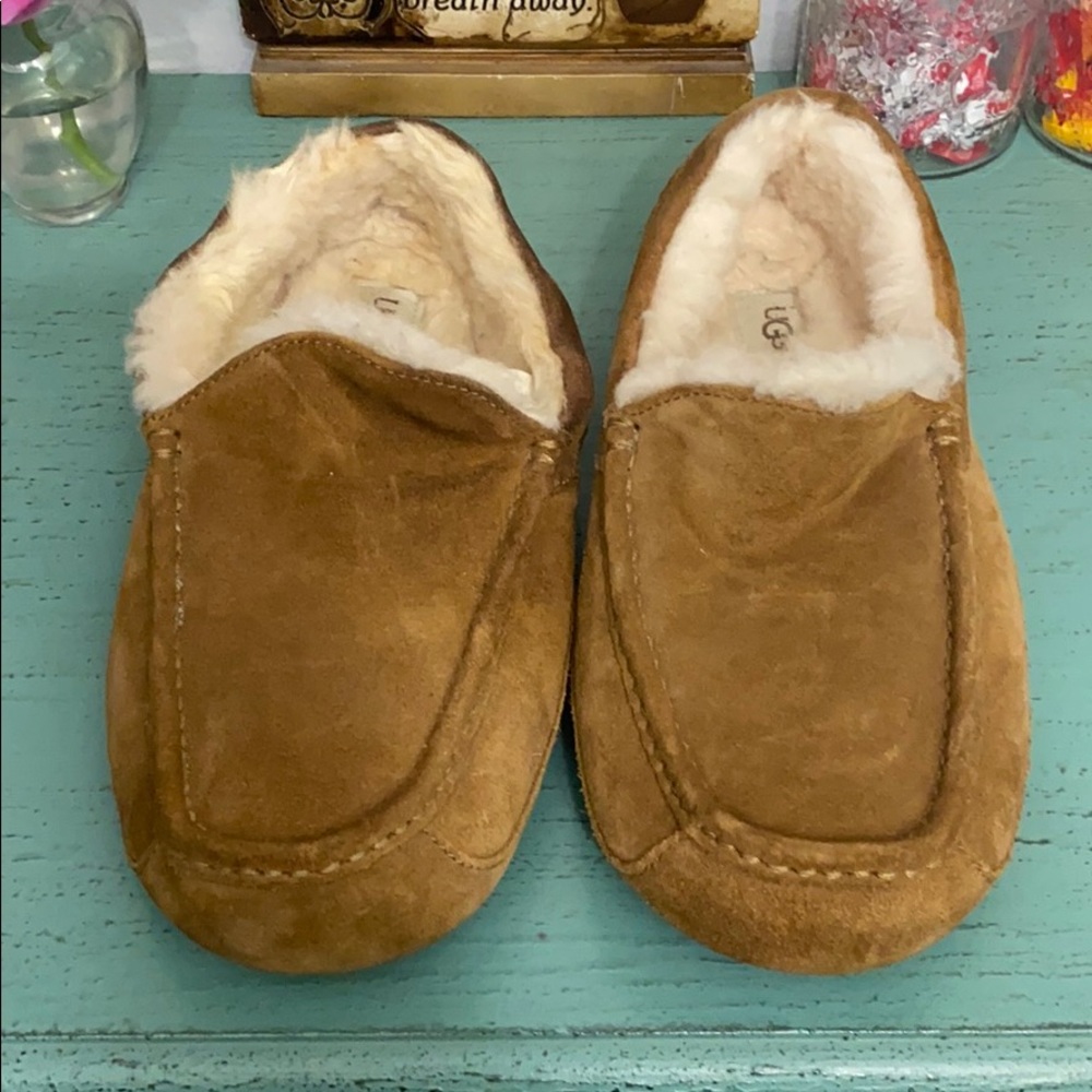 BROWN UGGS